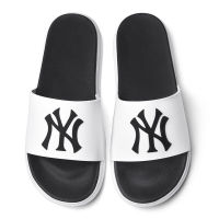 Yankees รองเท้าแตะผู้ชาย 2023 ฤดูร้อนใหม่ NY Net Red Fashion Tide nd วัยรุ่นสวมรองเท้าชายหาดเบสบอล9644