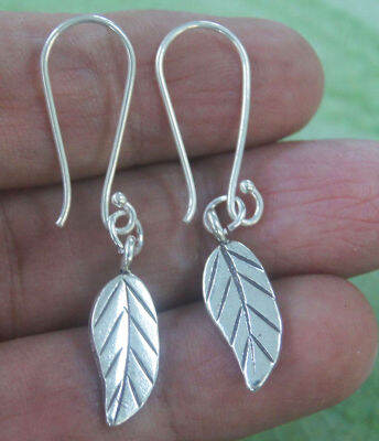 Leaf earrings very nice pure silver Thai Karen hill tribe nice ใบไม้วยงามไทยตำหูเงินกระเหรี่ยงทำจากมือชาวเขางานฝีมือสวยของฝากที่มีคุณค่าของฝากถูกใจ