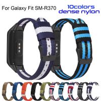 สายนาฬิกาข้อมือไนลอนสำหรับ Galaxy Fit SM-R370ผ้าใบกำไลข้อมือสายนาฬิกาสำหรับเปลี่ยนตัวเชื่อมต่อดำเงิน