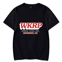 WKRP เสื้อยืดผู้ชายผู้หญิงเสื้อยืดเสื้อยืดสำหรับเด็กแขนสั้นคอกลมฤดูร้อนพิมพ์ตัวอักษร2มิติเสื้อยืดแบบหลวมลำลองสีดำแบบใหม่