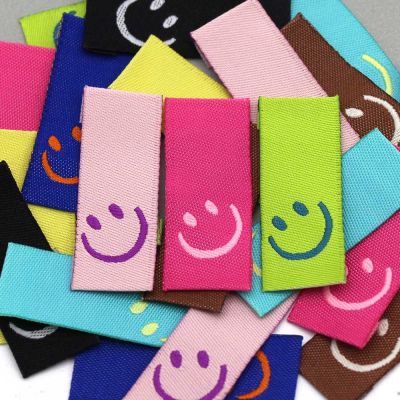 【LZ】♕❄✚  Etiquetas coloridas da cara do sorriso 50 pces roupas tags para o algodão feito à mão etiqueta para crianças vestuário de costura acessórios