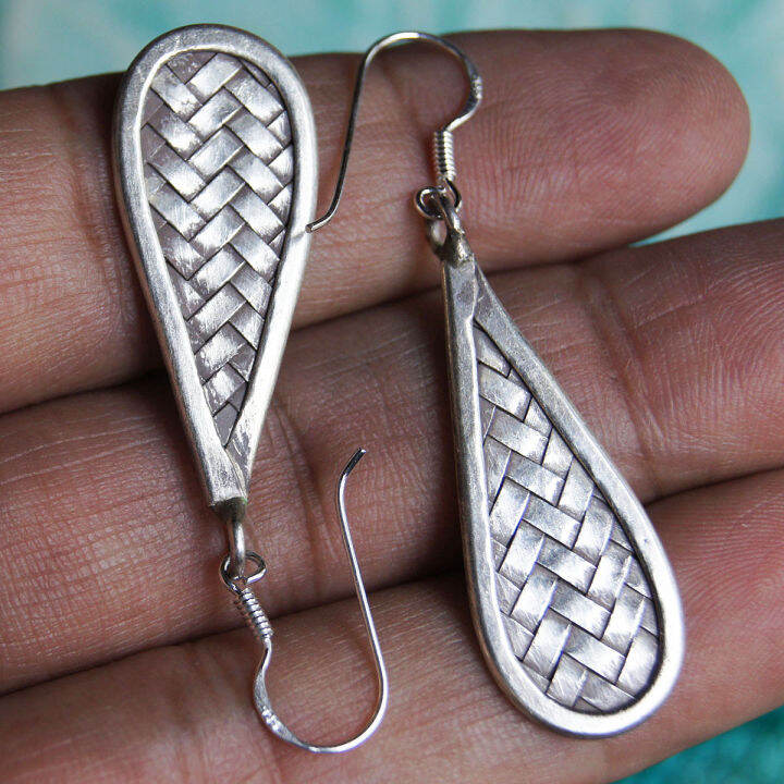 long-oval-woven-nice-earrings-pure-silver-thai-karen-hill-tribe-ยางรีสานสวยงามไทยตำหูเงินกระเหรี่ยงทำจากมือชาวเขางานฝีมือสวยของฝากที่มีคุณค่าของฝากถูกใจ