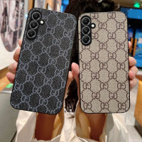 เคสโทรศัพท์ KONSMART สำหรับ Samsung Galaxy A05s A15 A05 S23 FE 2023เคสใส่โทรศัพท์หนัง PU แบรนด์คลาสสิกหรูหราใหม่ล่าสุดสำหรับ A54 Samsung 5G A34 5G A24 A14 5G A13 5G A23 5G A04 A04s A04e