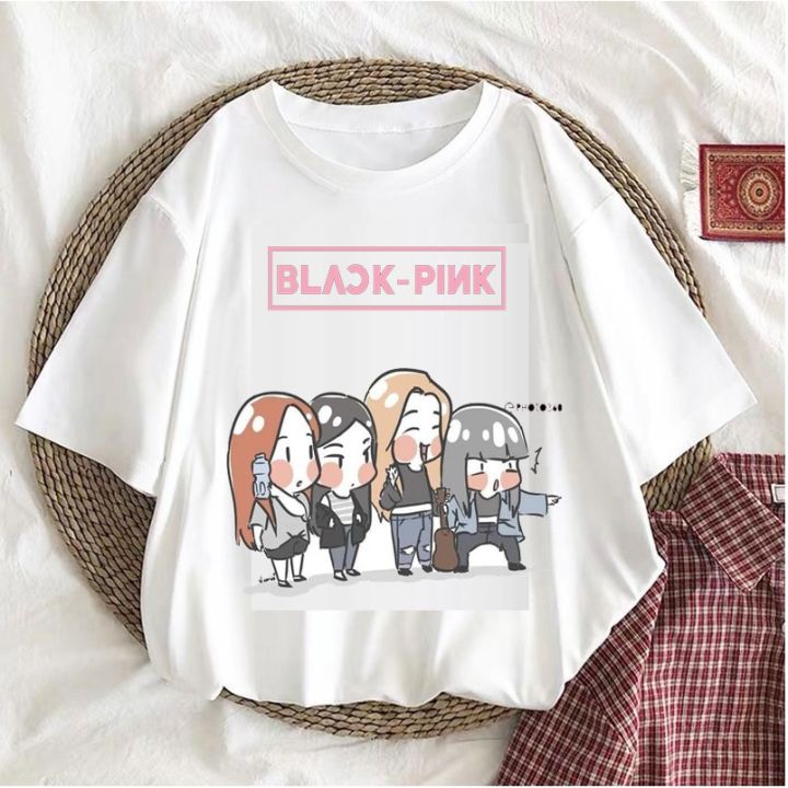 Áo thun BlackPink chibi là một phong cách thời trang nổi bật cho những fan BlackPink yêu thích. Hãy xem qua những hình ảnh của bộ sưu tập và tìm thấy chiếc áo tuyệt đẹp với hình chibi của các thành viên BlackPink!