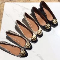 2023 new Tory Burch three color metal round button stitching thick heel pointed shoes