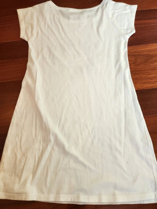 เสื้อยืด-เสื้อยาว-สีขาว-แขนสั้น-มือสอง-มือ-2-dress-t-shirt