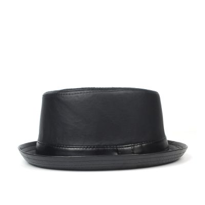 หมวกผู้ชายปีกกลมแบนสีดำสำหรับผู้ชายหมวกสักหลาดหนังแฟชั่นสุภาพบุรุษคันธนูแบนสไตล์สปอร์ตขนาดหมวกทรงสูง S M L