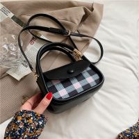 2022 New Fashion Shoulder Handbag Messenger Bag Ins Saddle Bag