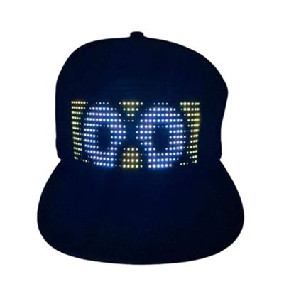 โคมไฟหมวกเบสบอลแต่งคำงานปาร์ตี้แบบไร้สายบลูทูธหน้าจอไฟ LED ส่องสว่างหลายภาษาสำหรับแผงหมวกบังแดด