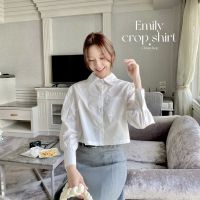 chuuchop_พร้อมส่ง(C8103)☁️? Emily crop shirts เสื้อครอปเชิ้ตสีขาว สไตล์เกาหลี