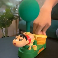 Spot Tik Tok Crayon Shin-Chan ของเล่นในรถเป่าลูกโป่งแบบกดพองและผายลมเกมตลกบนเดสก์ท็อปที่มีสไตล์เดียวกัน