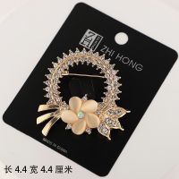 Womens Rhinestone Brooch Female High-end Quality Alloy Brooch V-neck Versatile Pin Fixed Clothes Berserk New Arrivals Recommend