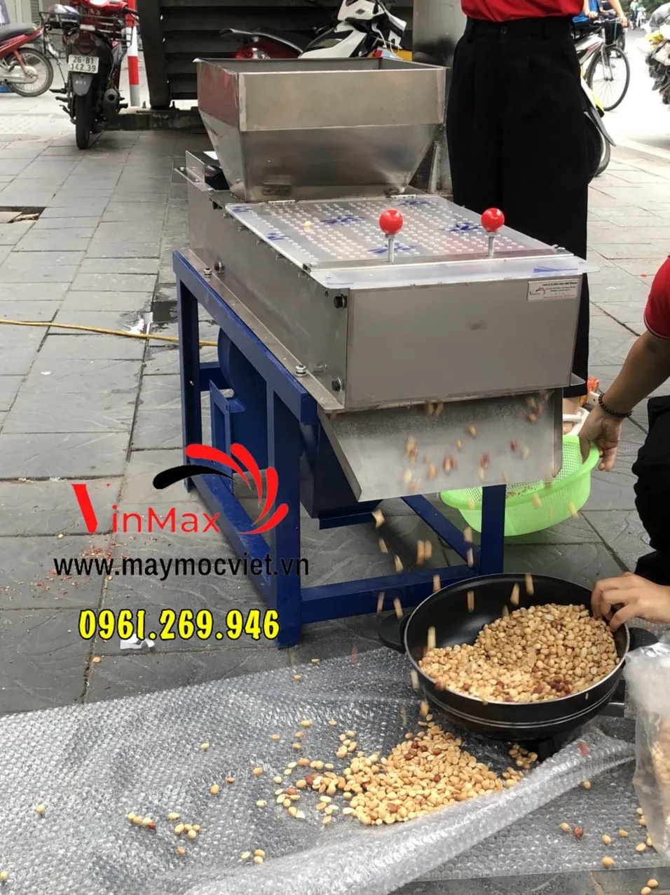 Máy bóc vỏ lụa đậu phộng rang 600 kg/ giờ Vinmax BVL600