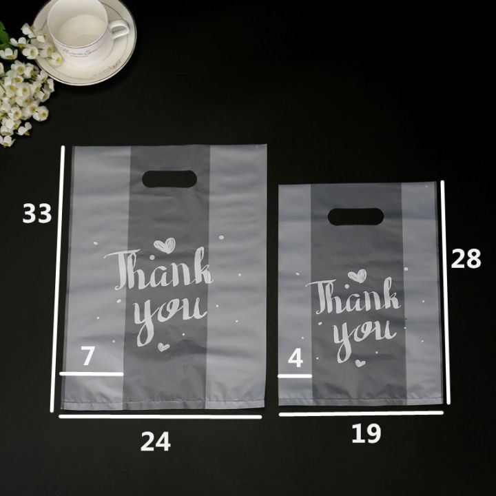 ถุงของขวัญพลาสติก50ชิ้นถุงช้อปปิ้งพลาสติกที่มีด้ามจับปาร์ตี้งานแต่งงานคริสต์มาสถุงขนมเค้ก