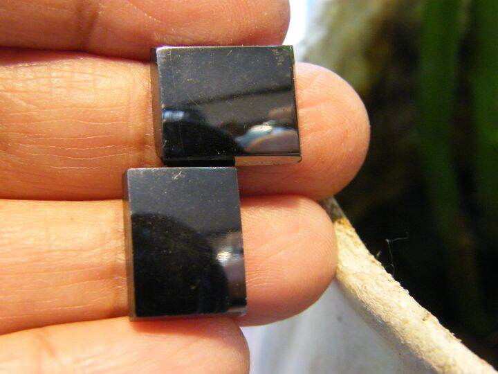 พลอยแท้หินดำ-เฮมาไทต์-ถุงละ-2-เม็ด-natural-black-hematite-stone-for-good-health-2-pcs-per-bag-ขนาด-9x7-มิล-สี่เหลี่ยม-7-กะรัต-2เม็ด-เกรด-สวยไฟดี-rectangle-9x7mm-7-carats