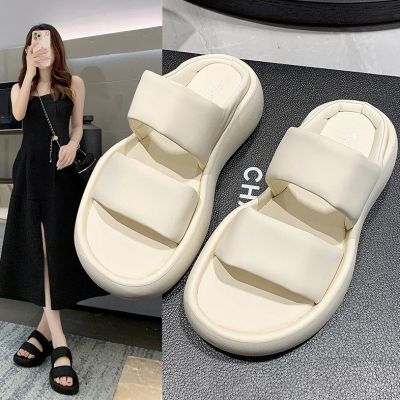 【July】 Sandals and slippers womens summer outerwear 2023 new thick-soled increased height stepping on shit feeling beach sandals pregnant women bread flip-flops