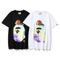 BAPE เสื้อยืดพิมพ์ลายมัดย้อมแขนสั้นชายหญิงแขนสั้นคู่ครึ่งแขนฝ้ายหลวมสบายแบรนด์ญี่ปุ่นอินเทรนด์