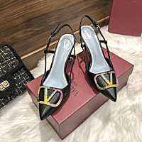 New style pointed toe color diamond buckle valentinoˉsandals women stiletto V buckle small crowd wear sandals women