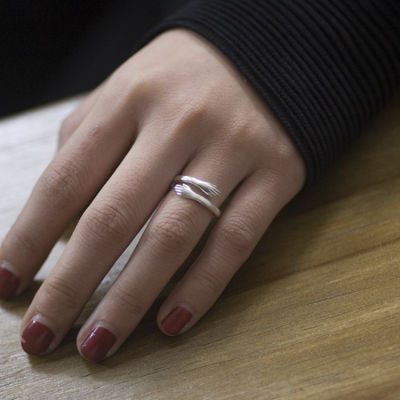 [COD]925 แหวนกอดสร้างสรรค์มีเอกลักษณ์ส่วนตัวสีเงินหญิง เครื่องประดับเงินแหวนเปิดสำหรับนักเรียนสไตล์เกาหลี