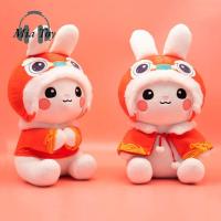 MIA น่ารักมากๆ นุ่มนุ่มๆ การ์ตูนลายการ์ตูน Plushie สำหรับเด็กๆ สำหรับนักเรียน รูปสัตว์แกะสลัก ของขวัญปีใหม่ สาวๆ ตุ๊กตากระต่ายราศี ปีมาสคอตกระต่าย ตุ๊กตามงคลสำหรับปีนาตาล ของเล่นตุ๊กตากระต่าย