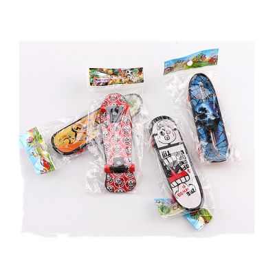 Fun Mini Finger Skateboard Kids Boy Girl Toy Birthday Present Birthday Gift