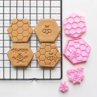 New Cartoon Bee Cookie Cutters 3D Bee Honey Biscuit Mold Cookie Stamps Baking Mold DIY Kitchen Baking Tools Bread Cake  Cookie Accessories