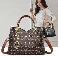 ?handbag branded กระเป๋าผู้หญิง กระเป๋าใหม่ 2023 กระเป๋า Messenger กระเป๋าสะพายไหล่ผู้หญิง แฟชั่นผู้หญิง ผู้หญิง กระเป๋าถือผู้หญิง