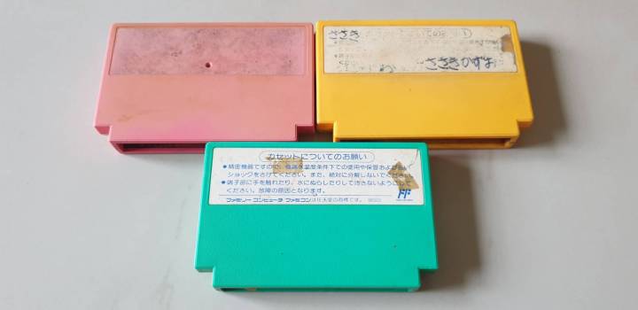 สินค้าราคาพิเศษ-จัดขุด-3-ตลับ-ตลับแท้-famicom-ใช้งานได้ปกติ-ประกอบด้วย-ไอร์แลนด์-mario-3-rockman-5-ปกไม่สวย-และมีรอยร้าว-ตามรูป-ขายยกชุด