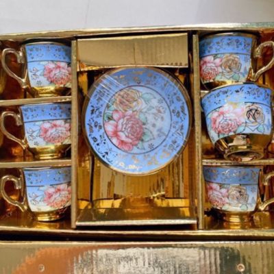 ชุดแก้วนำ้ชามีจานรอง ลายดอกไม้กล่องละมีถ้วย6ใบจาน6ใบแก้วสูง5.5ซมกว้วง6.5ซม(XIAOBD)