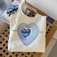 【Lanse store】Kpop Harajuka กระเป๋าสะพายไหล่สำหรับผู้หญิง,กระเป๋ากราฟิกตัวอักษรแนวสตรีทความจุปริมาณมากทำด้วยผ้าใบกระเป๋านักเรียน Y2k สุดชิค