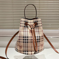 สไตล์อังกฤษกระเป๋าทรงถังของผู้หญิง Burberry ดั้งเดิมกระเป๋าสะพายข้าง Tote28คลาสสิคย้อนยุค * 26ซม.