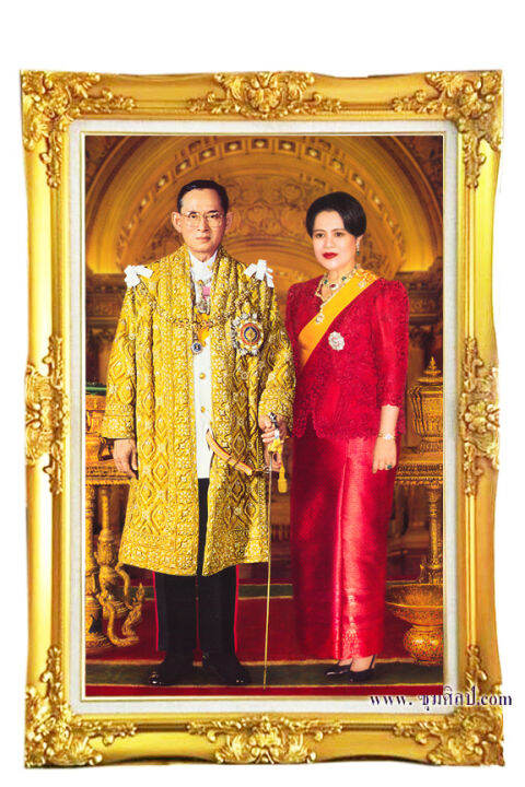 กรอบรูป-ร9-รัชกาลที่-9คู่พระบรมราชชนนีพันปีหลวง-ขนาดกรอบ-26x36-นิ้ว-กรอบหลุยส์ร9-สีทองสวยงาม