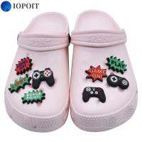 IOPOIT Aksesoris Sepatu เล่นเกมกันน้ำเครื่องประดับ DIY รองเท้าแตะชายหาดพีวีซีทนทานรองเท้าแตะกราฟิกพวงกุญแจโลหะตลกหัวเข็มขัดตกแต่งสำหรับรองเท้าแตะชายหาด Crocs