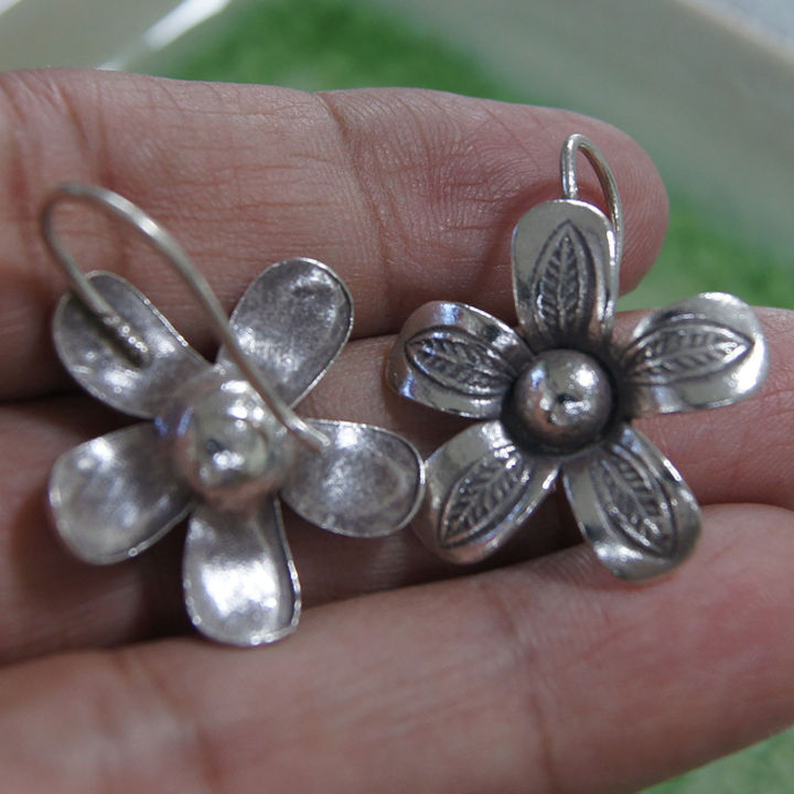 flower-earrings-pure-silver-thai-karen-hill-tribe-nice-ดอกไม้สวยงามไทยตำหูเงินกระเหรี่ยงทำจากมือชาวเขางานฝีมือสวยของฝากที่มีคุณค่าของฝากถูกใจน่ารัก