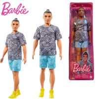 ตุ๊กตาแฟชั่น Barbie #204 Ken ตุ๊กตาขนมปังสีน้ำตาลกับเสื้อยืดพิมพ์ภาพและกางเกงขาสั้น Barbie ของเล่นบ้านตุ๊กตาเคนสำหรับเด็ก