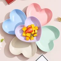 1PCS Love Heart Spit Bone Dish Household Food Grade Plastic Tray Fruit Plate Cake Plate Bone Dish Dining Table Garbage Plate