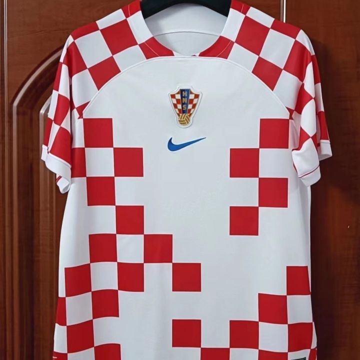22-fans-version-of-croatia-at-home-to-red-and-white-sapphire-away-kit-the-yards