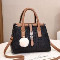 New female bag 2021 European and American crocodile grain handbag ms elegant fashion trend in the large capacity one shoulder aslant package