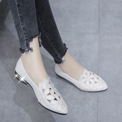 [JXHY] Single shoes Jurchen soft leather hollow breathable embroidery ladies mother shoe thick heel soft sole work shoes