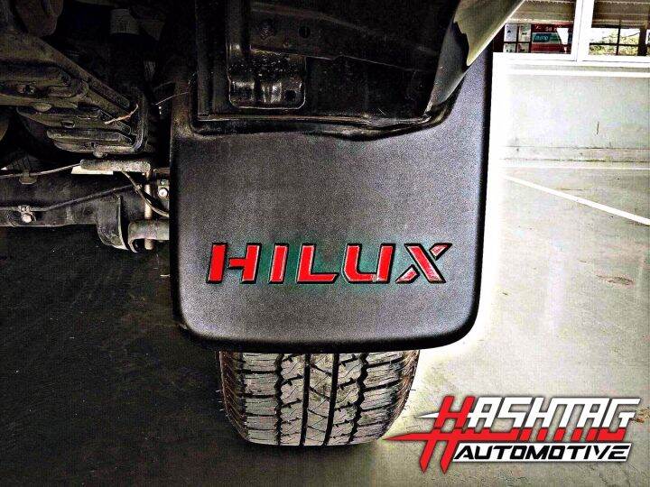 สติกเกอร์สะท้อนแสง-ติดบังโคลน-hilux-revo-ทุกรุ่น-ยี่ห้อ-3m-เพิ่มความโดดเด่นและความปลอดภัยในยามค่ำคืน-set-2-ชิ้น