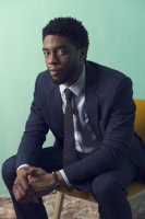 Chadwick Boseman American Actor Home Decor Art โปสเตอร์ตกแต่งผนังของขวัญที่สมบูรณ์แบบสำหรับแฟนภาพยนตร์