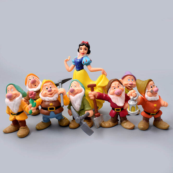 Snow White and the Queen Prince of the Seven Dwarfs bake birthday cakes ...