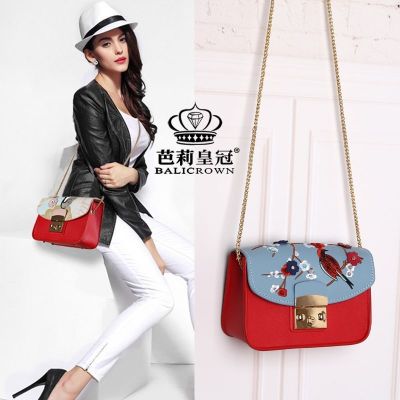 Hot selling [Loss Clearance] Leather Womens Embroidered Messenger Small Ins Net Fashion Cowhide Student Trend