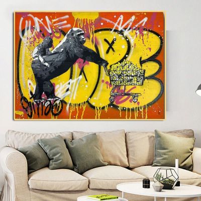 Graffiti Street Art Monkey Gorilla โปสเตอร์ภาพวาดผ้าใบ Cuadros Banksy Pop Wall Art รูปภาพสำหรับห้องนั่งเล่น