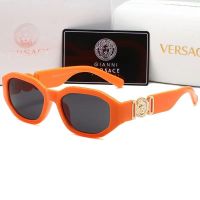 SPOT Versace แว่นตาแนวสตรีทสีแดงใหม่แว่นกันแดดกรอบขนาดเล็กแฟชั่นแบบระเบิดได้แนวยุโรปและอเมริกาแว่นตาทันสมัยแว่นตาถ่ายรูปข้างถนน