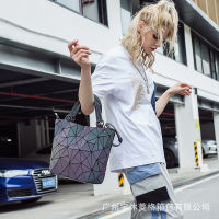 2023 New Phantom Geometry Lingge Nightlight Bag Large Capacity Commuter Tote Bag Han Feng Handheld Womens Bag