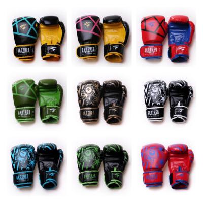 ถุงมือต่อยมวยของ MMA ชกมวยสำหรับเด็ก4 6 8 10 12 14ออนซ์สำหรับผู้หญิง/ผู้ชายทำจาก PU คาราเต้มวยไทยอุปกรณ์การฝึกต่อสู้ฟรี
