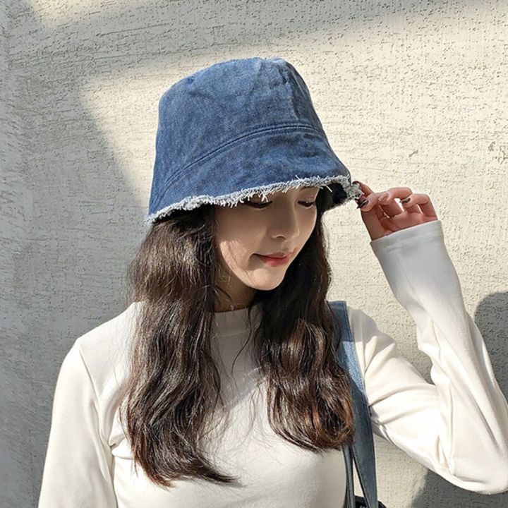 หมวกหมวกกันแดดหมวกสีทึบสำหรับผู้หญิงสไตล์เกาหลีแบบพับได้ชุดหมวกทรงถังปีกยีนส์มีพู่สำหรับผู้หญิง