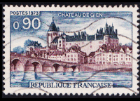 แสตมป์ฝรั่งเศสใช้แล้ว ออก 18 สิงหาคม 1973: The Chateau of Gien ปราสาทสมัยศตวรรษที่ 15 ในเมือง Loiret ประเทศฝรั่งเศส  ออกโดย French Post ในปี 1973