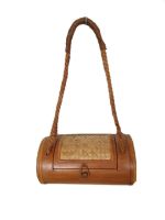 กระเป๋าแฟชั่นนี้หายากมากผลิตจากไม้ไผ่100% - Bamboo fashion bag very rare.